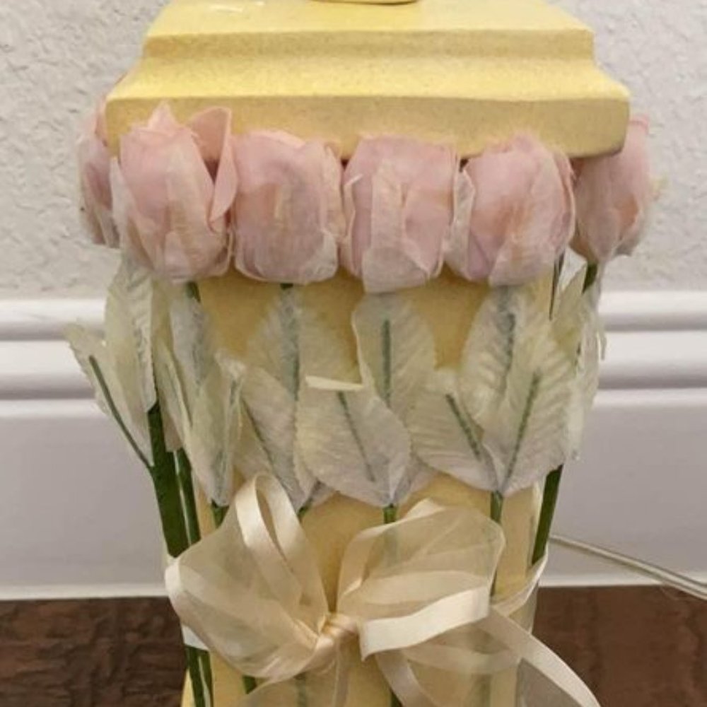 Glenna Jean Roses & Ribbons Yellow Lamp